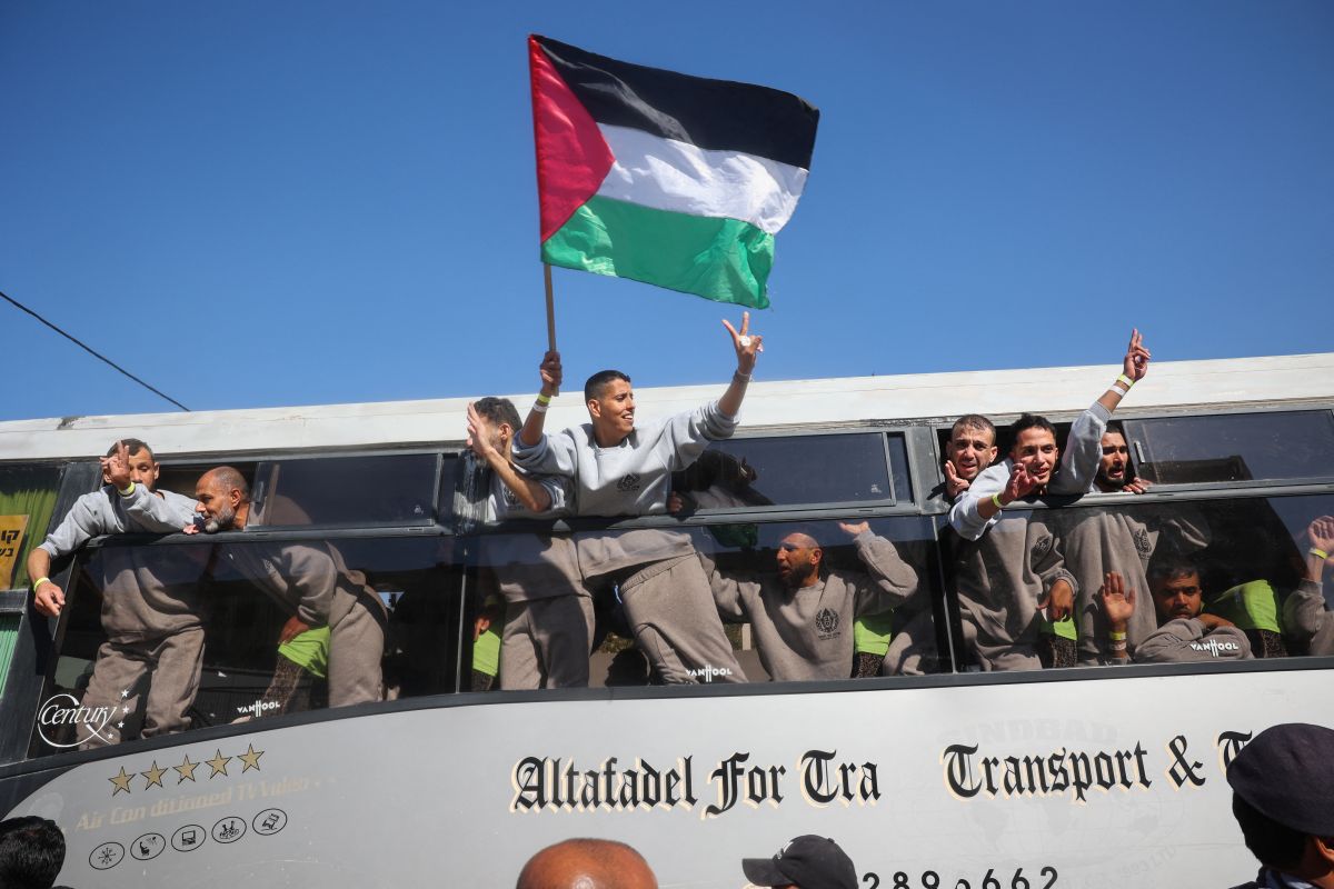 Scènes de liesse autour de prisonniers palestiniens libérés