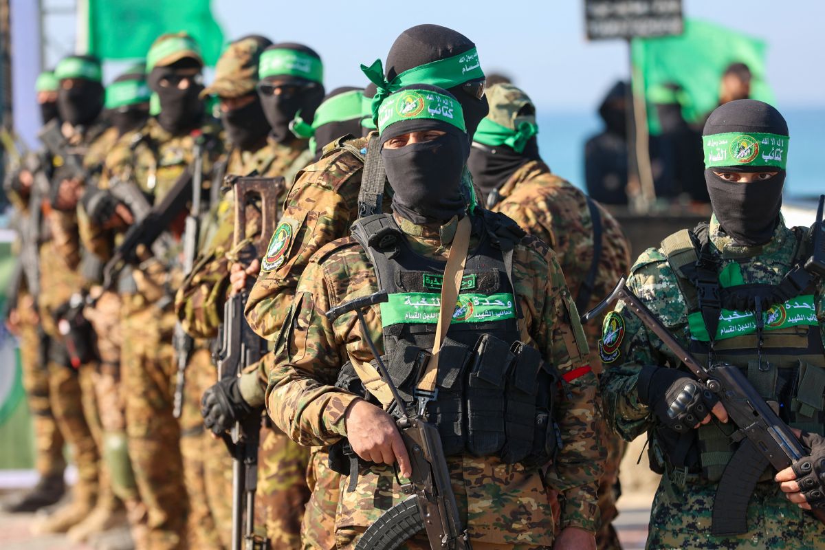 Un commandant du Hamas présumé mort réapparait à Gaza lors de la remise d'un otage israélien