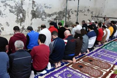Syrian prisoners and Islamists in Roumieh prison begin hunger strike, demand repatriation