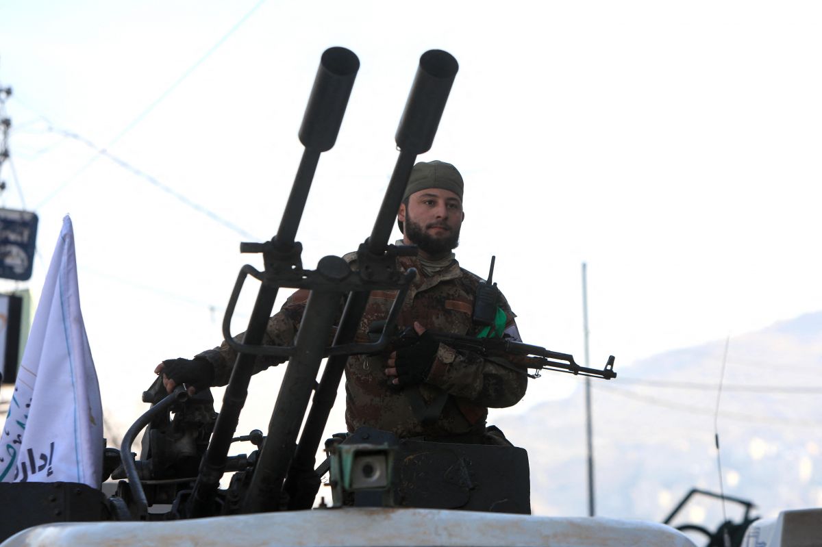 Syria leader tells podcast thousands joining new army