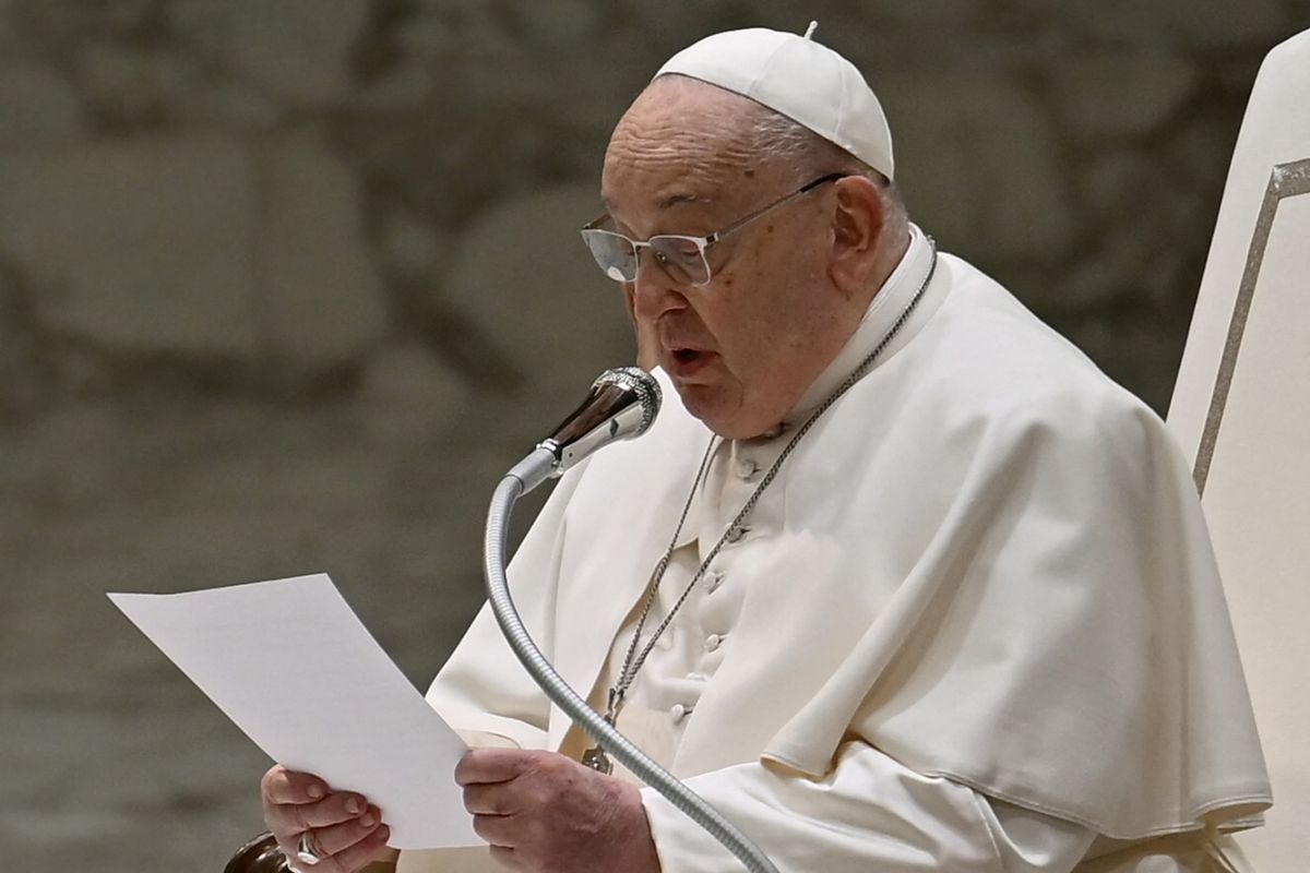 « Il est trop tôt pour dire combien de temps le pape sera hospitalisé », selon le Vatican