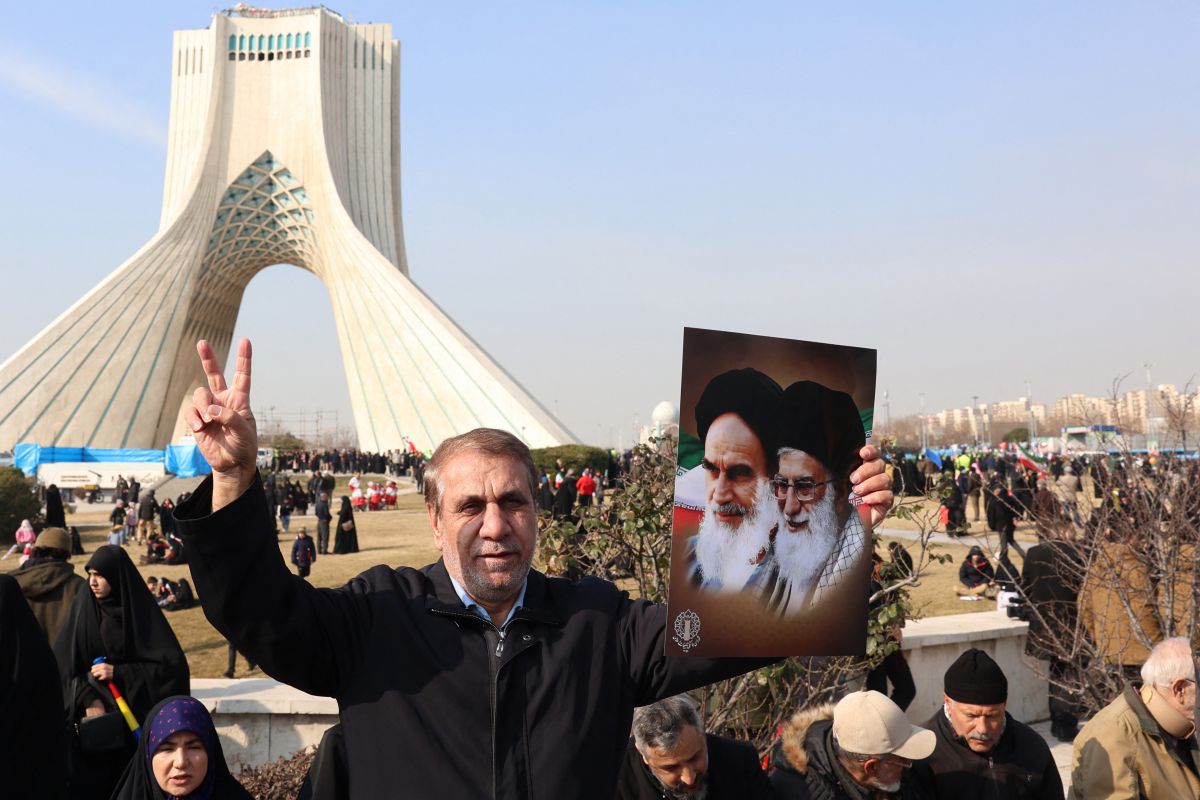 Hezbollah congratulates Khamenei on the 46th anniversary of the Islamic Revolution
