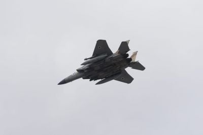 L'aviation israélienne survole les funérailles de Nasrallah à basse altitude, un « message clair » selon Katz