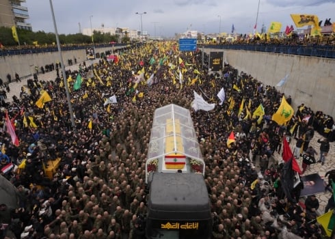 En images : les temps forts des funérailles de Nasrallah et Safieddine