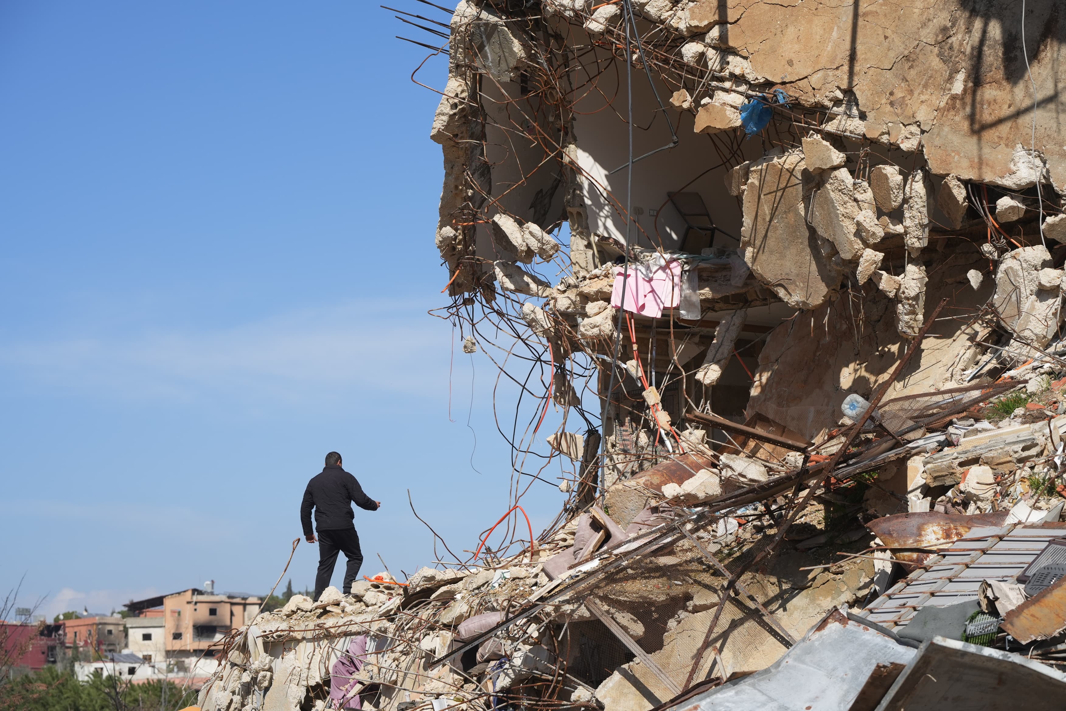 Certaines zones sont parfois dangereuses, et l'armée a appelé les habitants à ne pas s'y rendre avant la fin de l'inspection des lieux. Photo Mohammad Yassine