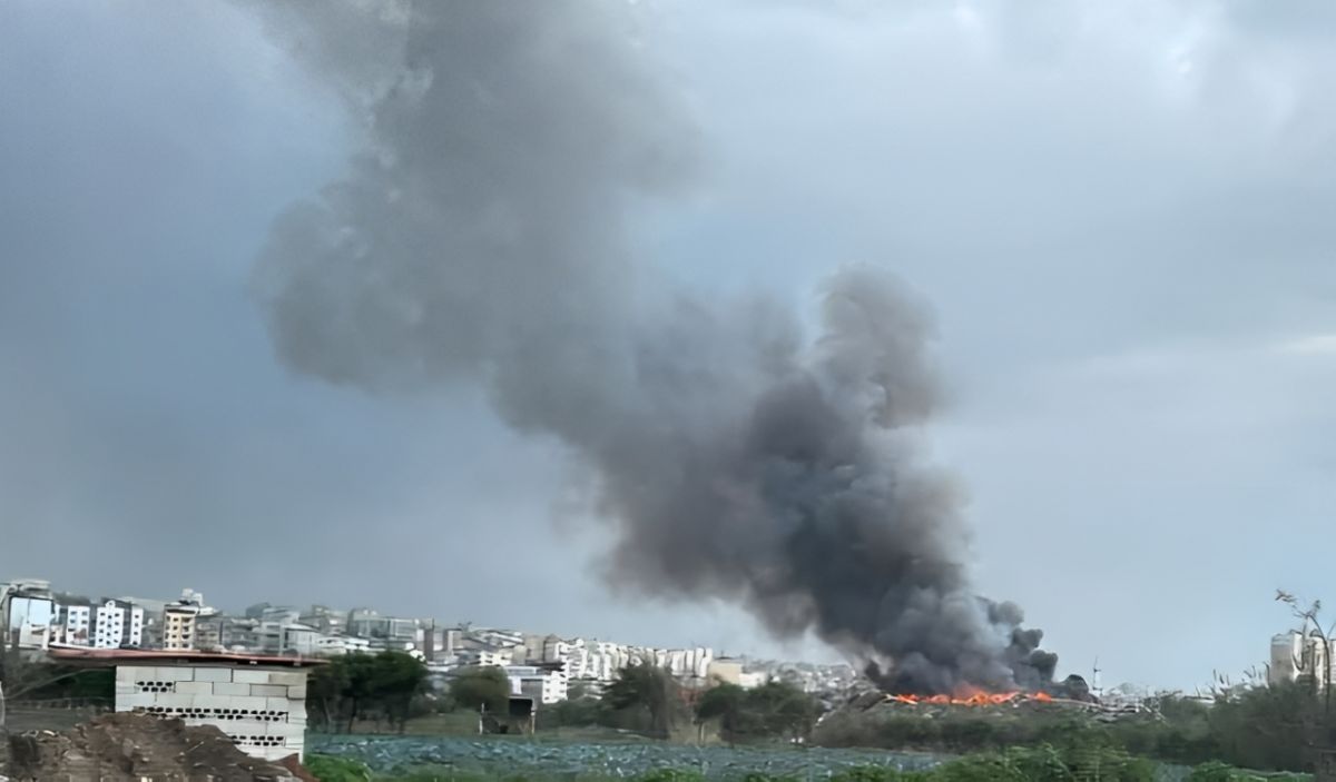 Un incendie dans une décharge enfume plusieurs quartiers à Tripoli Un incendie dans une décharge enfume plusieurs quartiers à Tripoli