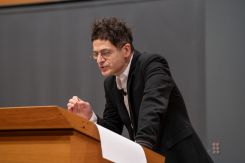 At the invitation of the Collège de France, Wajdi Mouawad will hold the annual chair "The Invention of Europe through Languages and Cultures" in 2025, created in partnership with the French Ministry of Culture. (Credit: Patrick Imbert/Collège de France)