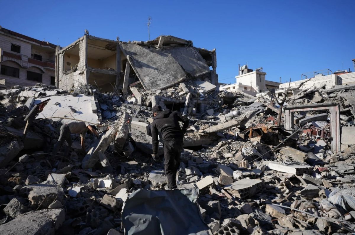 Rebuilding the war-stricken areas in Lebanon, before or after the reforms?