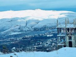 Le mont Terbol, surplombant la région de Minié, au Liban-Nord, recouvert par la neige. Photo fournie par notre correspondant, Michel Hallak