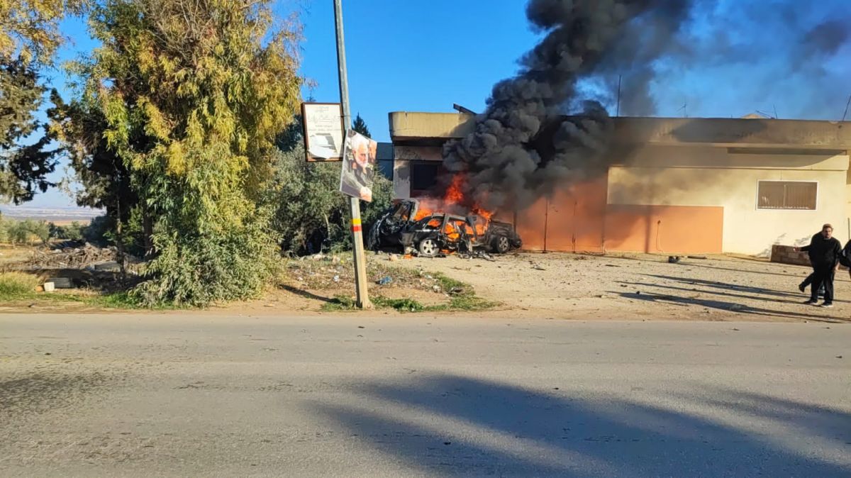 L'armée israélienne frappe la Békaa et dit avoir visé un membre 