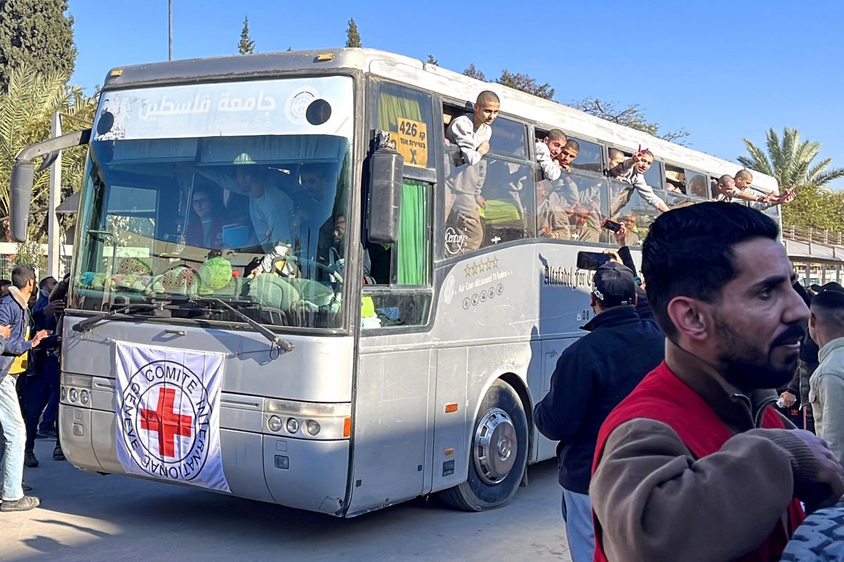 Une cinquantaine de patients palestiniens quittent Gaza pour recevoir des soins à l'étranger