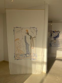Les dessins inspirés du tarot imprimés sur voile de Karen Klink. Avec l'aimable autorisation de l'artiste
