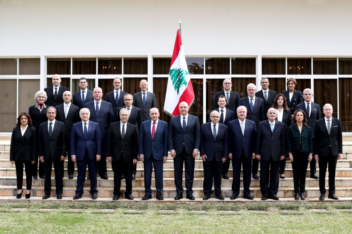 Political authorities prepare to restore order in judiciary