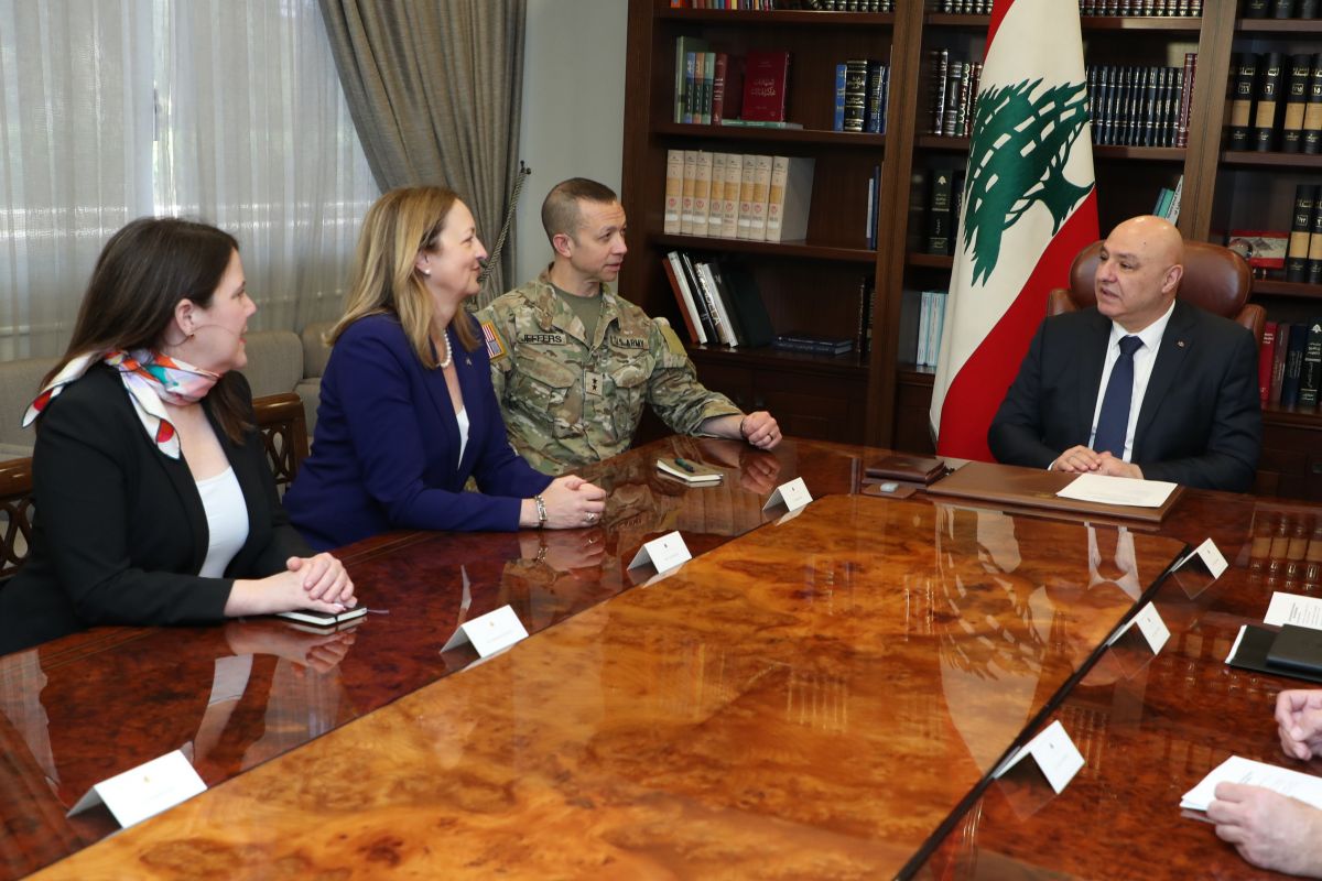 Aoun asks cease-fire monitoring committee to pressure Israel Aoun asks cease-fire monitoring committee to pressure Israel