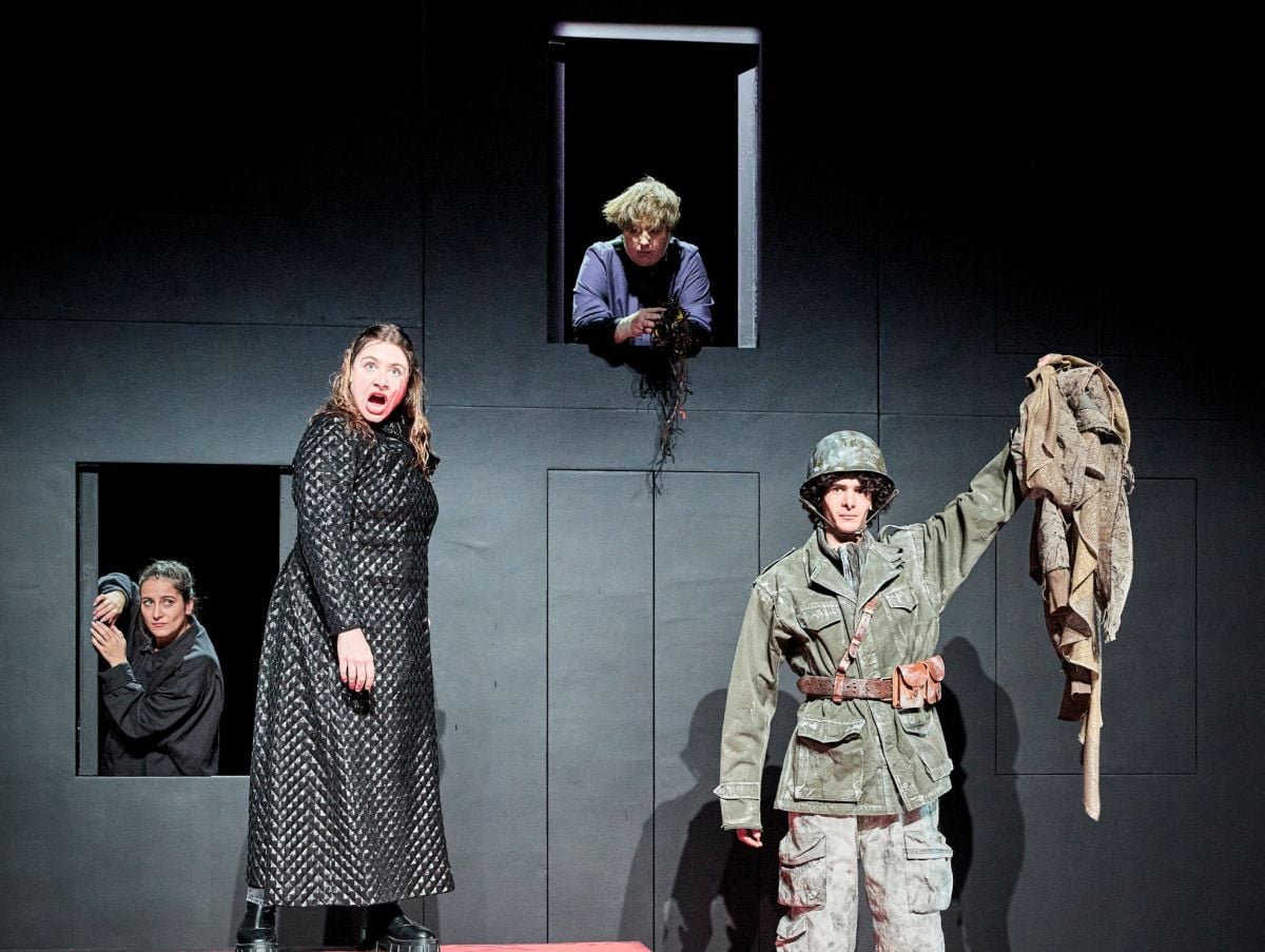 In 'Taire,' Tamara al-Saadi confronts Antigone with the sacrificed childhood in the world
