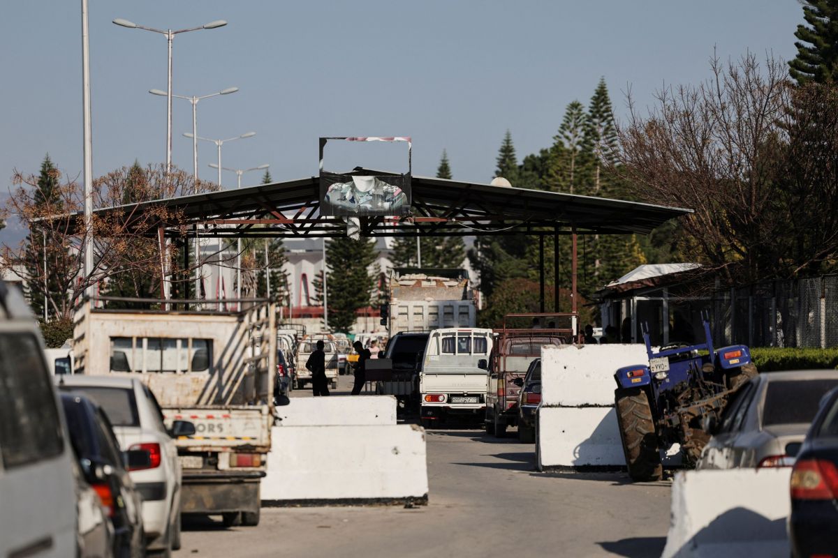 'For now, we only received help from Russia,' say Syrian refugees at Hmeimim