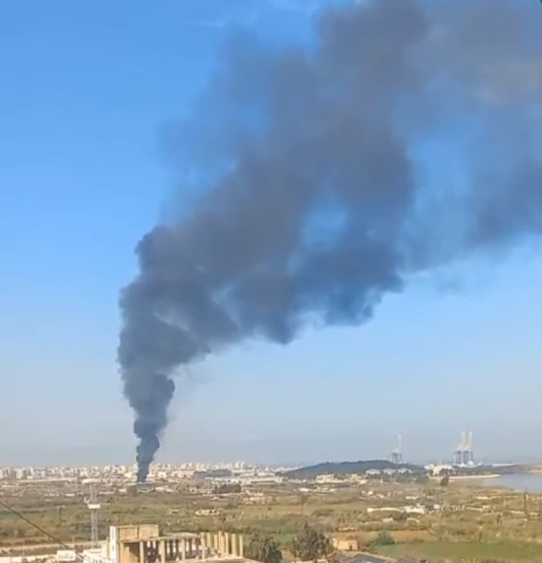 Des chiffonniers coupent la route à Tripoli pour protester contre l'arrêt forcé de leurs activités par le mohafez Des chiffonniers coupent la route à Tripoli pour protester contre l'arrêt forcé de leurs activités par le mohafez