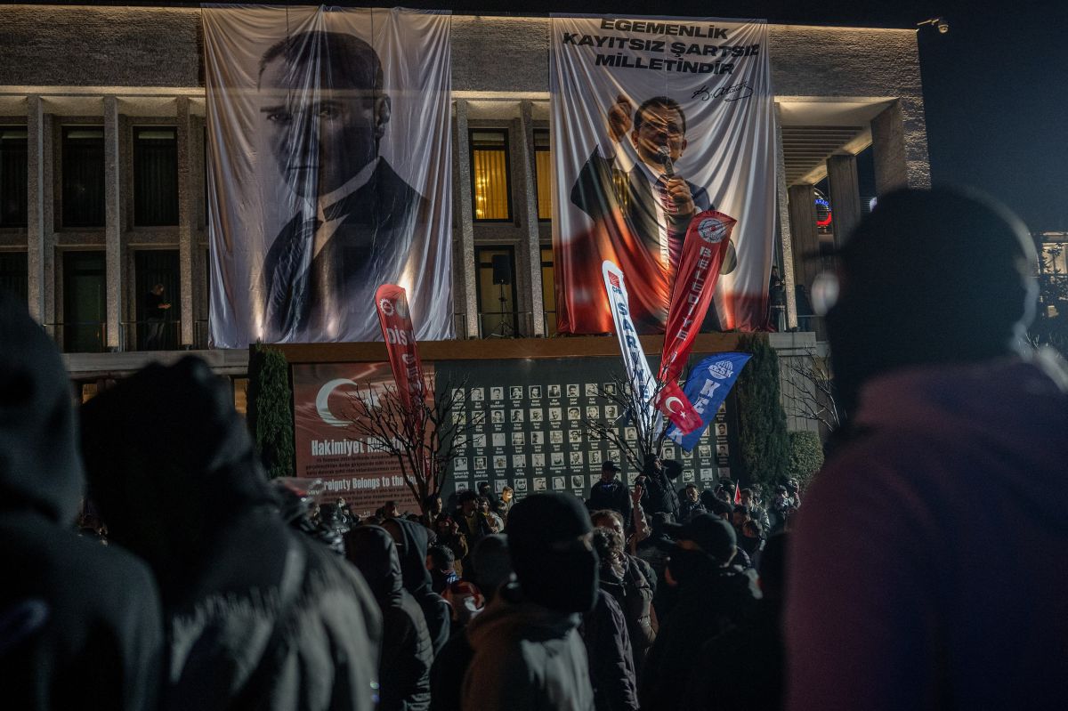 Hundreds arrested as Turkey protesters defy crackdown Hundreds arrested as Turkey protesters defy crackdown