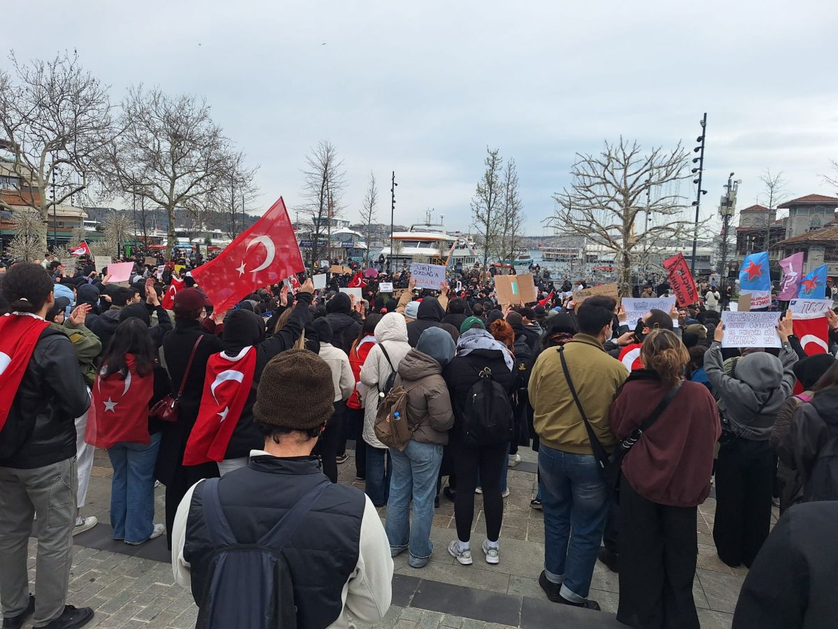 « La démocratie est en train de disparaître  » : à Istanbul, les manifestants restent déterminés