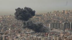 Une frappe israélienne sur un bâtiment de Hadath, dans la banlieue sud de Beyrouth, le 28 mars 2025. Mohammad Yassine/L’Orient-Le Jour