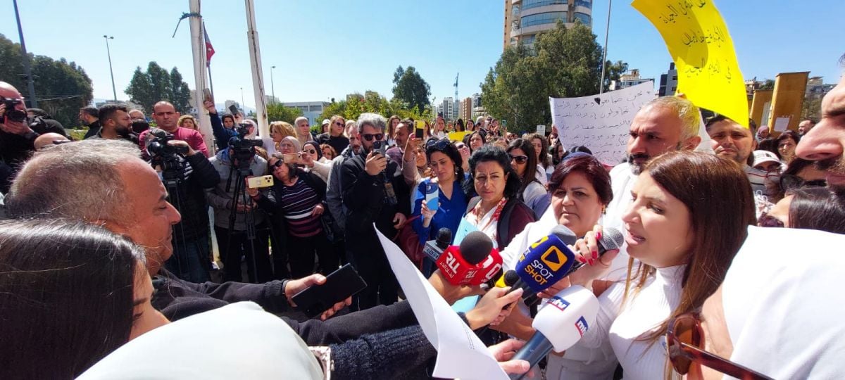 Public contract teachers strike: 'If the law doesn't grant us our rights, change the law'