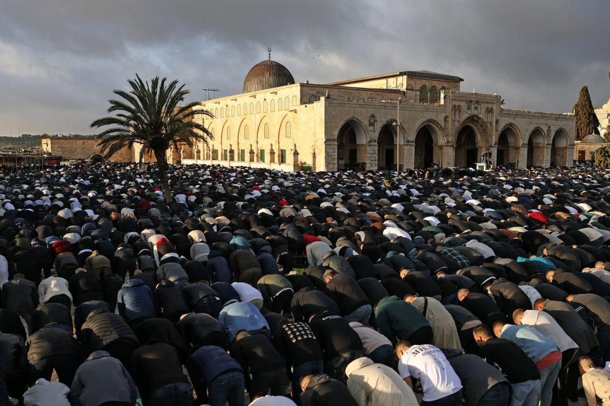 Far-right Israeli minister visits Jerusalem's al-Aqsa Mosque compound Far-right Israeli minister visits Jerusalem's al-Aqsa Mosque compound