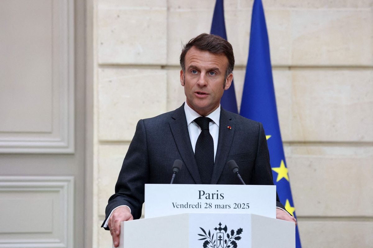 Macron exhorte Netanyahu à respecter le cessez-le-feu et demande « un retrait complet d’Israël » du Liban