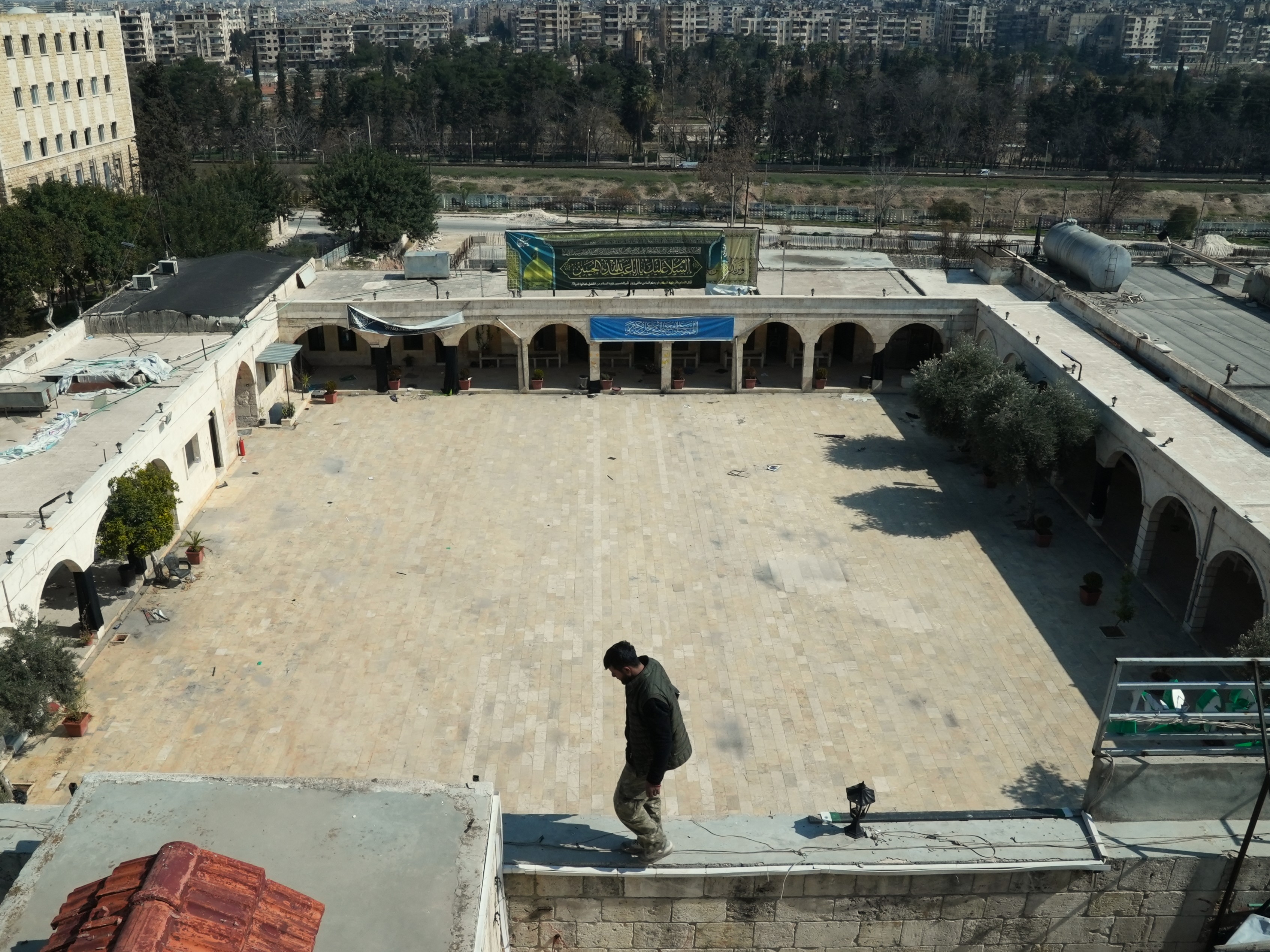 Vue du toit de la mosquée al-Noqta, à Alep, le 1er mars 2025. Photo Lucile Wassermann