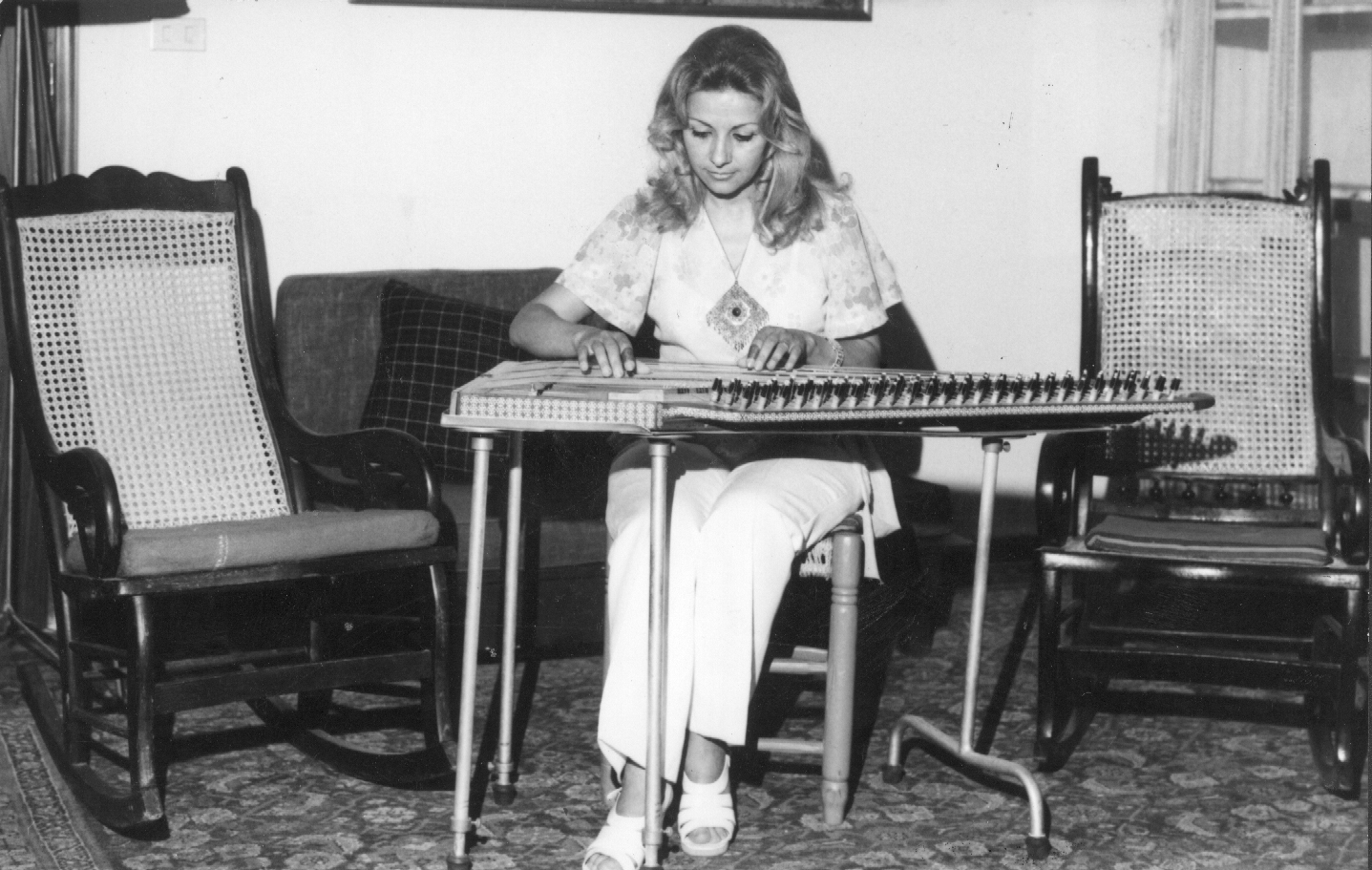La cantatrice Samia Sandri était également musicienne et jouait régulièrement de l'instrument oriental à cordes, le qanun. Photo archives "L'OLJ"