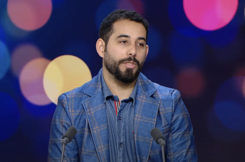Mosab Abu Toha, poète-reporter à Gaza, primé par un Pulitzer Mosab Abu Toha, poète-reporter à Gaza, primé par un Pulitzer