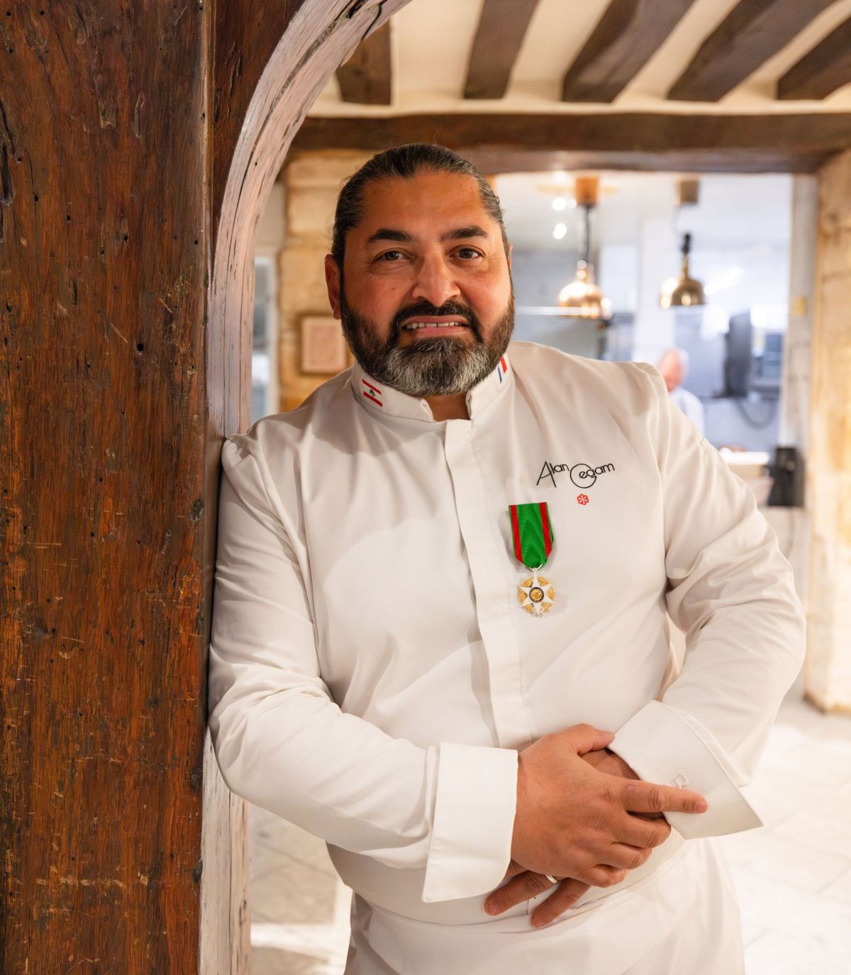 Le chef franco-libanais Alan Geaam, chevalier de l’ordre du Mérite agricole Le chef franco-libanais Alan Geaam, chevalier de l’ordre du Mérite agricole