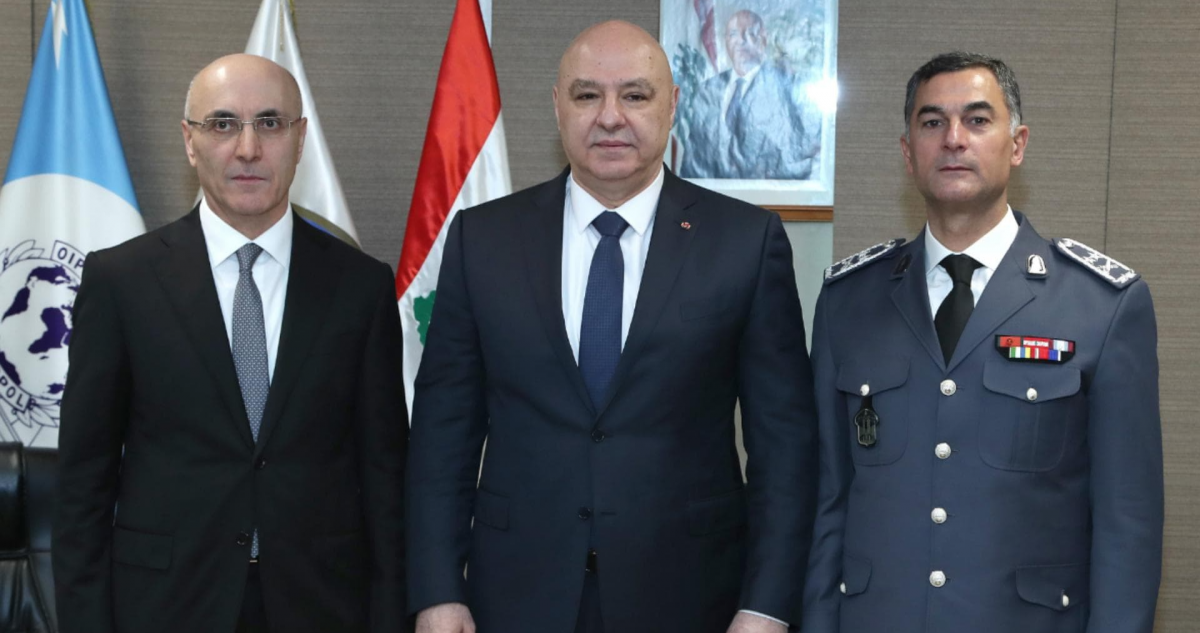 Aoun appelle les FSI et la SG à ne pas se laisser influencer par les ingérences politiques et sectaires