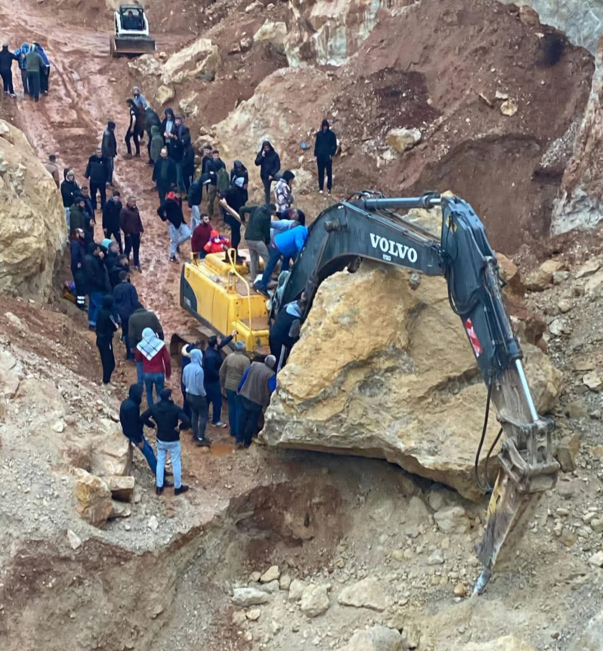 Worker killed by falling rock in Akkar