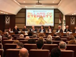 Au cours de la conférence de presse, de gauche à droite : Oussama Rahbani, Bachir Khodr, Ghassan Salamé,  Nayla de Freige, Laura el-Khazen, Jorge Takla et Rabih Keyrouz. Photo Aly Baalbacki