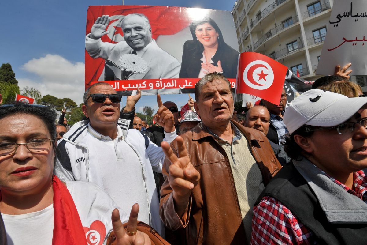 Des centaines d'opposants rassemblés à Tunis pour « défendre les libertés » Des centaines d'opposants rassemblés à Tunis pour « défendre les libertés »