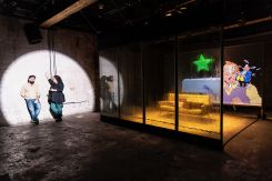 Une mise en scène nerveuse au service d’un texte dense dans « Stop Calling Beirut » de la troupe Zoukak. Photo Randa Mirza