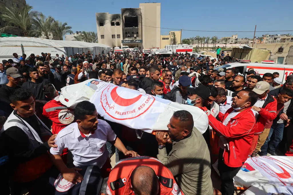 Certains des 15 secouristes tués à Rafah sont morts de balles dans la tête Certains des 15 secouristes tués à Rafah sont morts de balles dans la tête