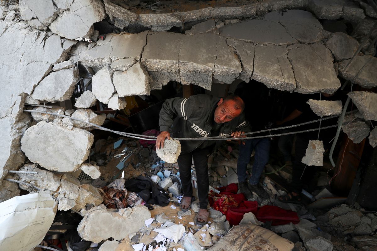 Dozens of Israeli strikes across Gaza as cease-fire efforts stall Dozens of Israeli strikes across Gaza as cease-fire efforts stall
