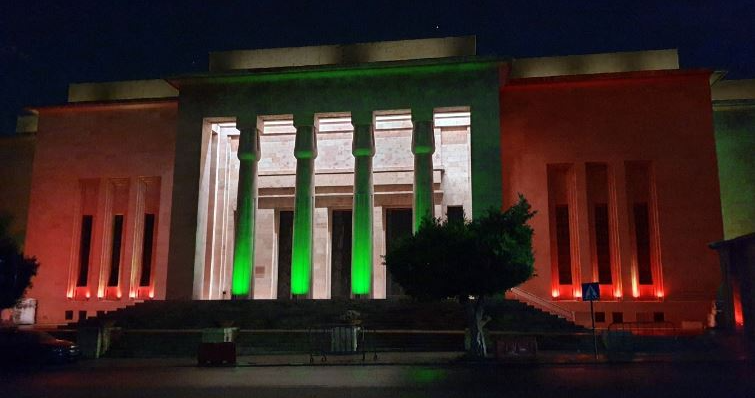 Le musée national de Beyrouth illuminé aux couleurs du drapeau libanais