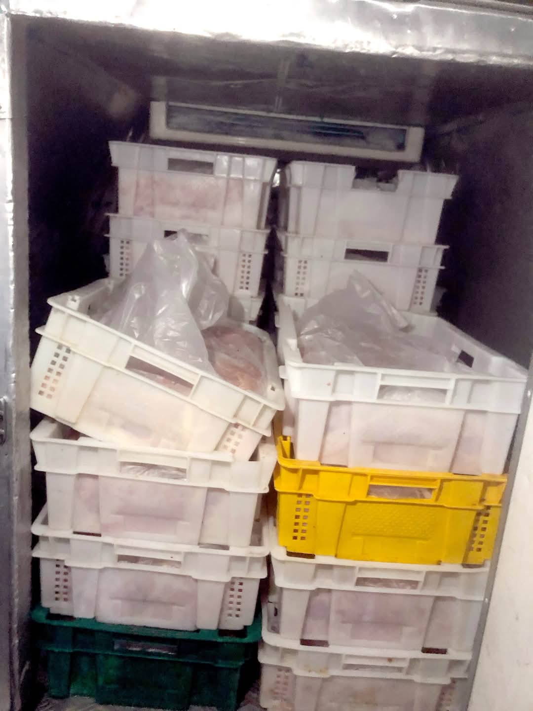 Lebanese customs seize more than 5 tons of smuggled chicken in the North