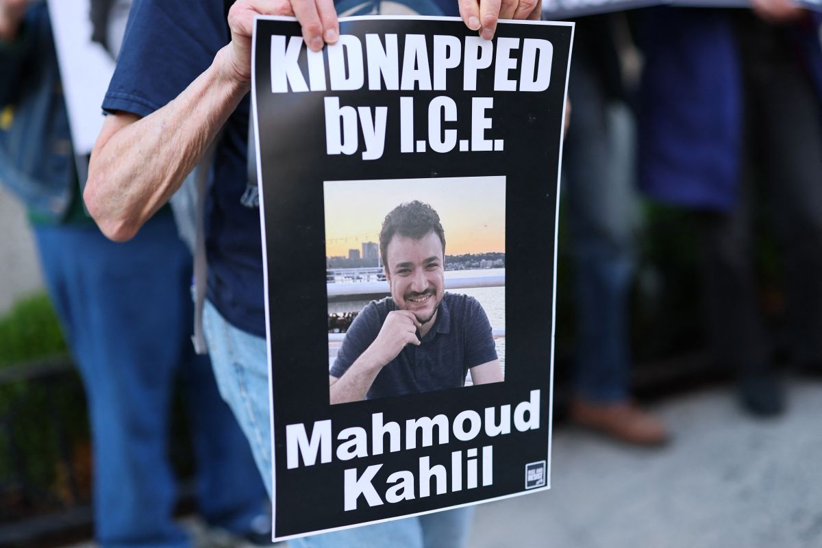 Les agents qui ont interpellé Mahmoud Khalil n'avaient pas de mandat d'arrêt Les agents qui ont interpellé Mahmoud Khalil n'avaient pas de mandat d'arrêt