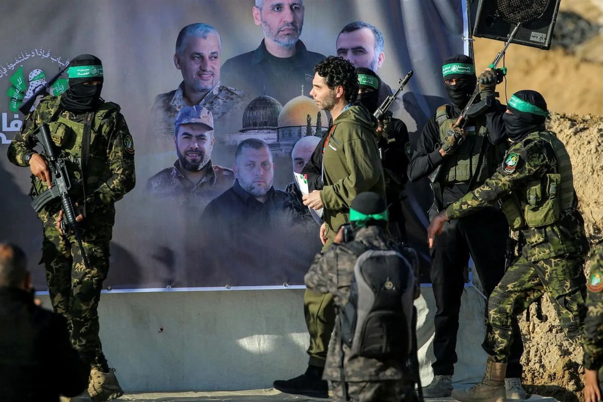 Le Hamas publie une vidéo du « sauvetage » d'un otage lors d'une frappe israélienne Le Hamas publie une vidéo du « sauvetage » d'un otage lors d'une frappe israélienne