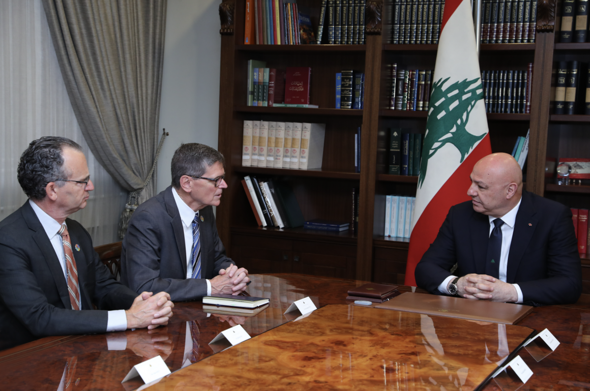 Le Liban officiel met les pays garants de la trêve face à leurs responsabilités Le Liban officiel met les pays garants de la trêve face à leurs responsabilités