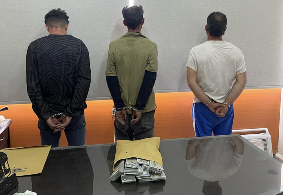 Arrestation de trois Syriens, membres présumés d'un gang ayant volé des centaines de milliers de dollars