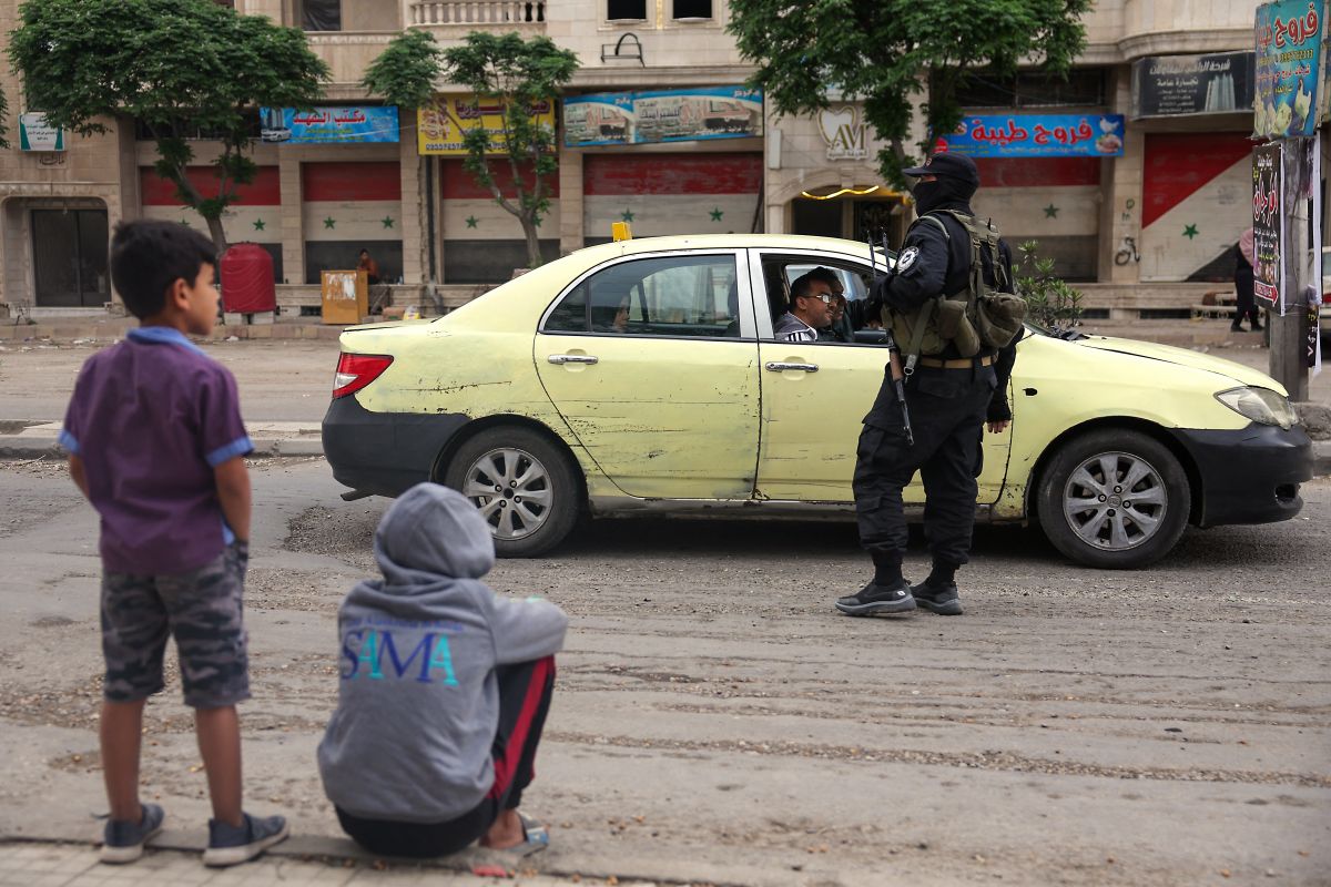 L’armée arrête deux personnes à Baalchmay suspectées de l’agression d’un cheikh sunnite L’armée arrête deux personnes à Baalchmay suspectées de l’agression d’un cheikh sunnite