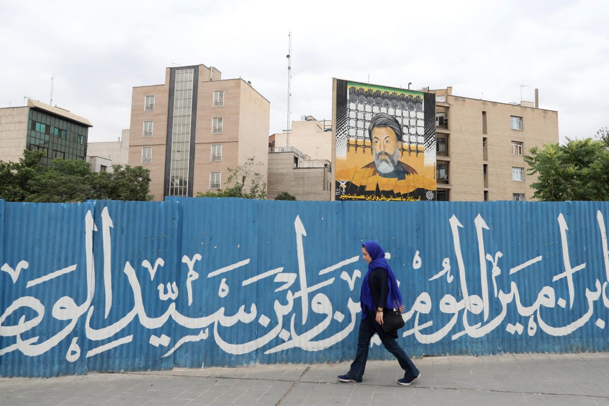 Academic held in Iran at 'immediate' risk after heart attack