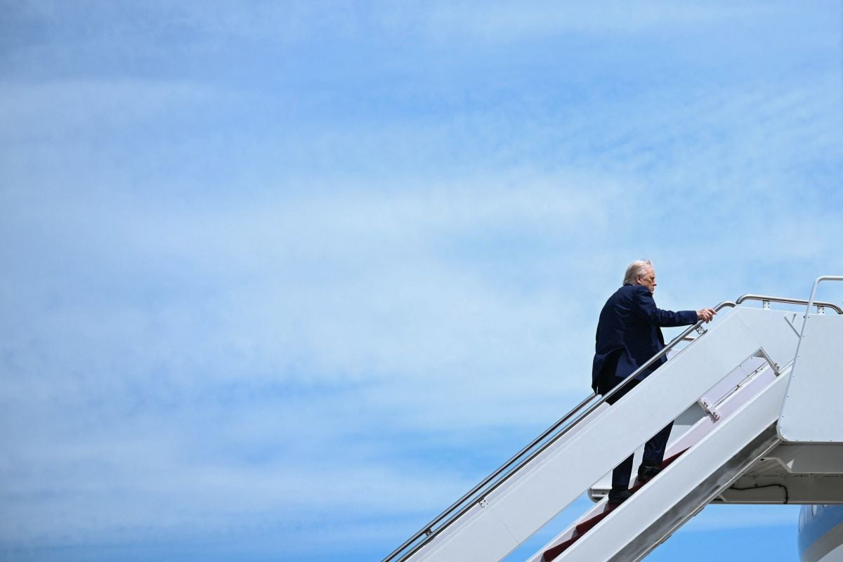 Trump says would be 'stupid' to reject Qatari Air Force One gift Trump says would be 'stupid' to reject Qatari Air Force One gift
