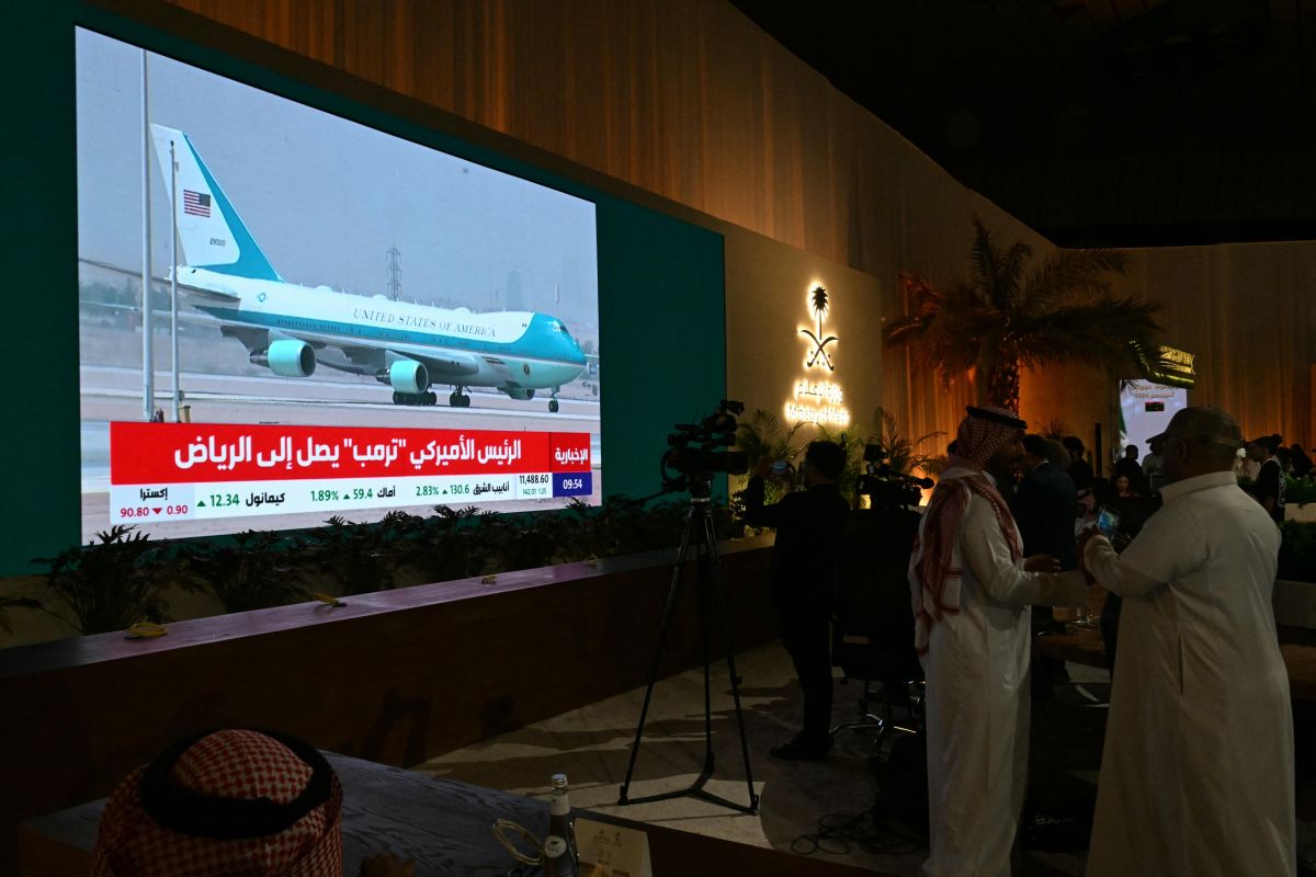 Trump in Saudi Arabia on Gulf tour, eyeing major deals