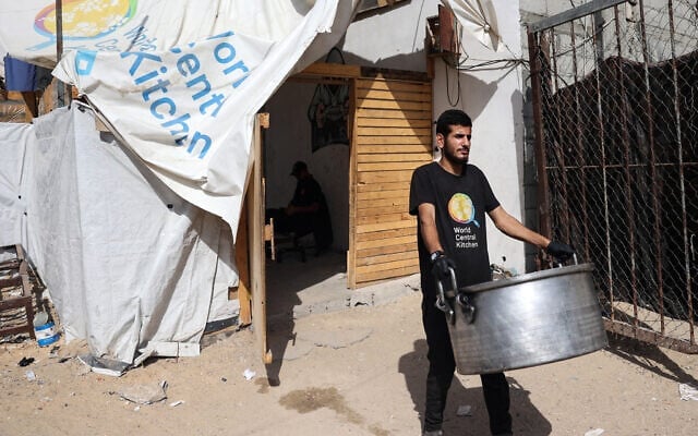 Avec des stocks de nourriture épuisés, le World Central Kitchen cesse ses activités à Gaza Avec des stocks de nourriture épuisés, le World Central Kitchen cesse ses activités à Gaza
