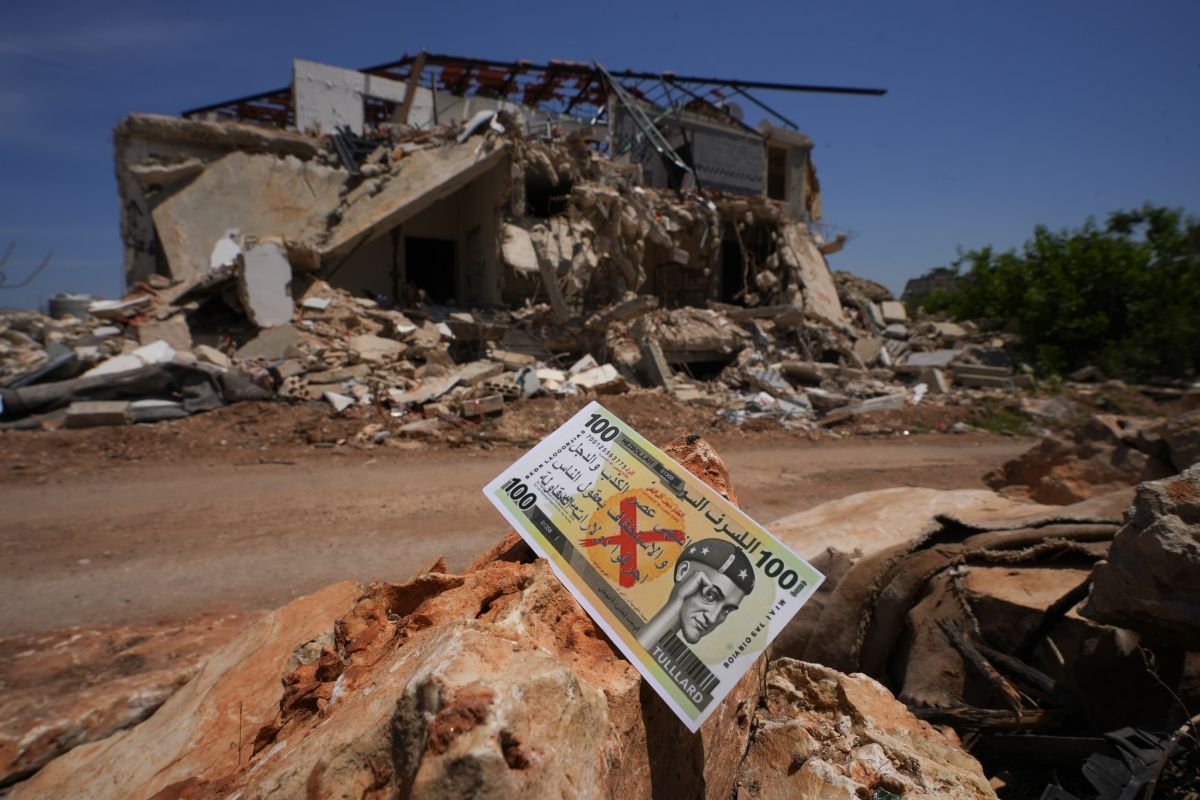 ‘Burn the resistance dollars’: Fake currency dropped by Israeli drone in Naqoura ‘Burn the resistance dollars’: Fake currency dropped by Israeli drone in Naqoura